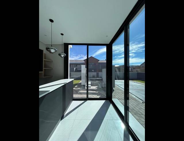 6 BEDROOM HOUSE FOR SALE IN SIX FOUNTAINS